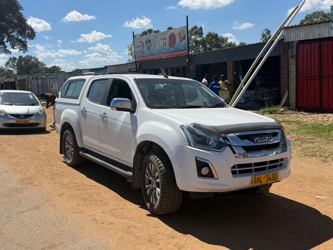 Isuzu KB300 Front View